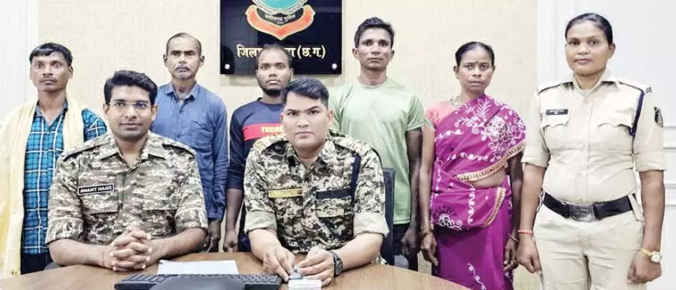 सुकमा में 5 नक्सलियों ने किया आत्मसमर्पण, 1 महिला नक्सली सहित 2 ईनामी नक्सली शामिल!