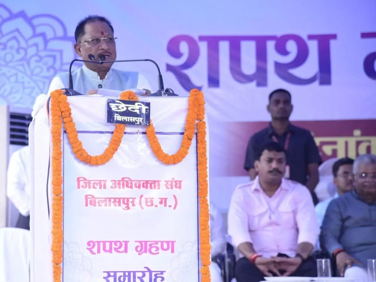 बिलासपुर में जिला अधिवक्ता संघ के शपथ ग्रहण समारोह में शामिल हुए मुख्यमंत्री साय, नए सामुदायिक भवन का किया वादा!