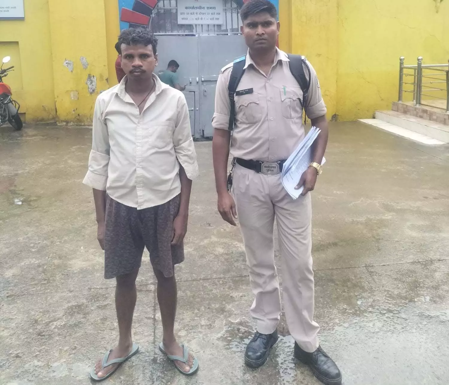 रायगढ़: खरसिया पुलिस ने अवैध महुआ शराब के साथ एक व्यक्ति को किया गिरफ्तार