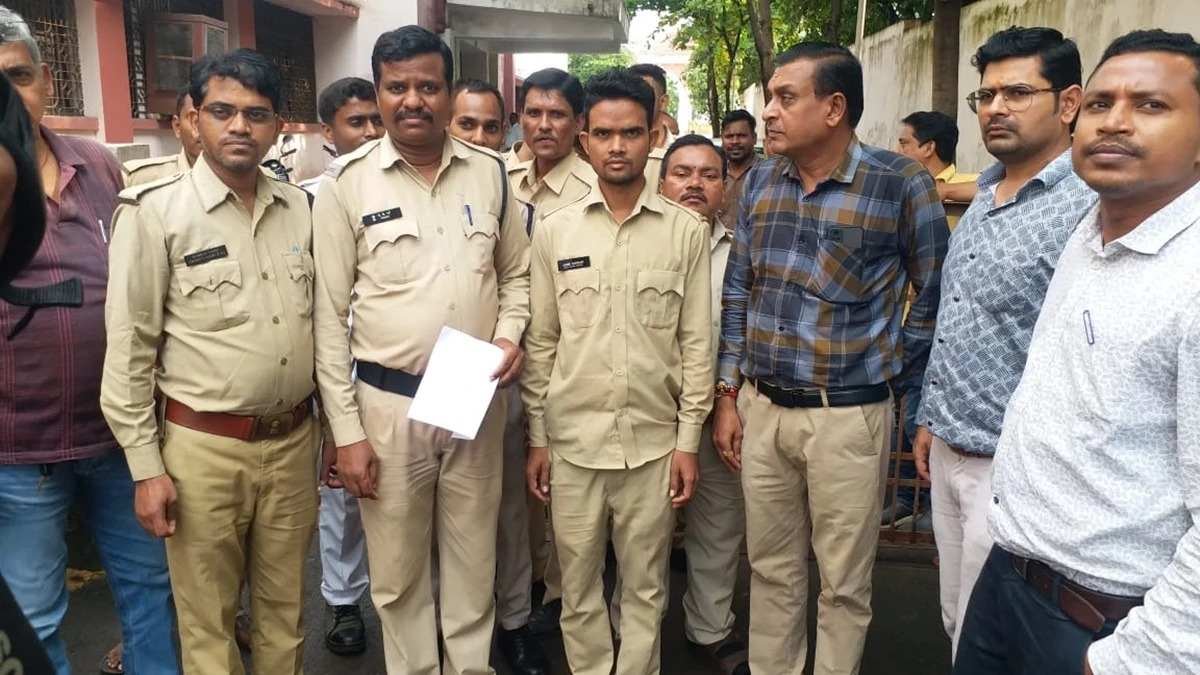 रायपुर कोर्ट में चौंकाने वाली घटना: महिला जज ने कर्मचारी को थप्पड़ मारा, कर्मचारियों ने काम बंद किया