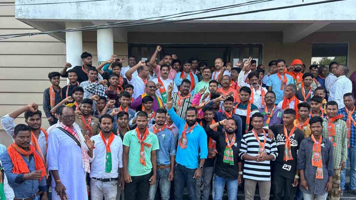 छत्तीसगढ़ के मंत्री केदार कश्यप ने झारखंड में भाजपा के लिए किया प्रचार, सैकड़ों लोगों ने पार्टी जॉइन की!