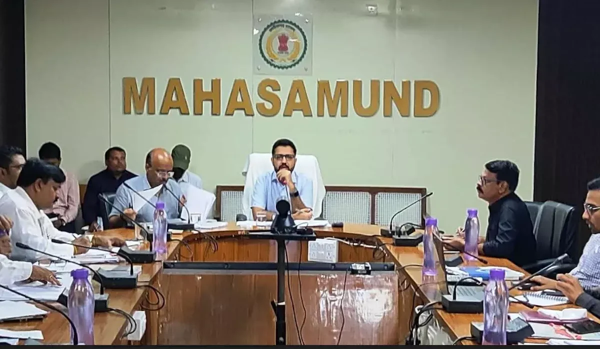 महासमुंद: कलेक्टर लंगेह ने अवैध गतिविधियों पर लगाई लगाम, समय सीमा बैठक में दिए कड़े निर्देश!
