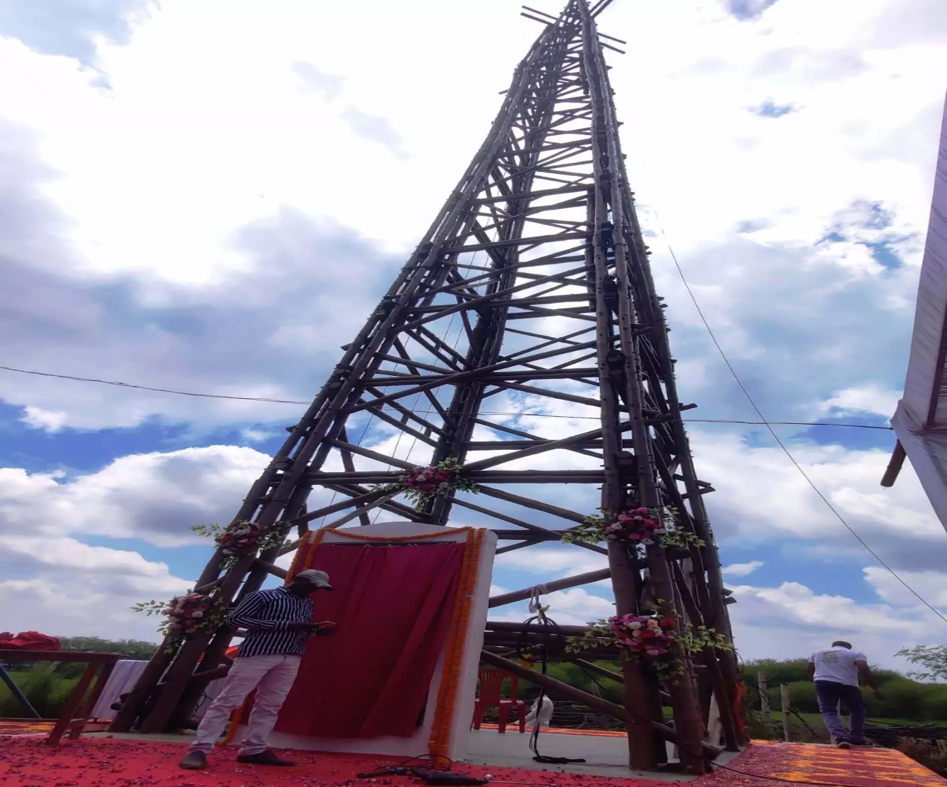 छत्तीसगढ़ में बांस का जादू! दुनिया का सबसे ऊँचा बांस का टॉवर बना, नितिन गडकरी ने किया लोकार्पण