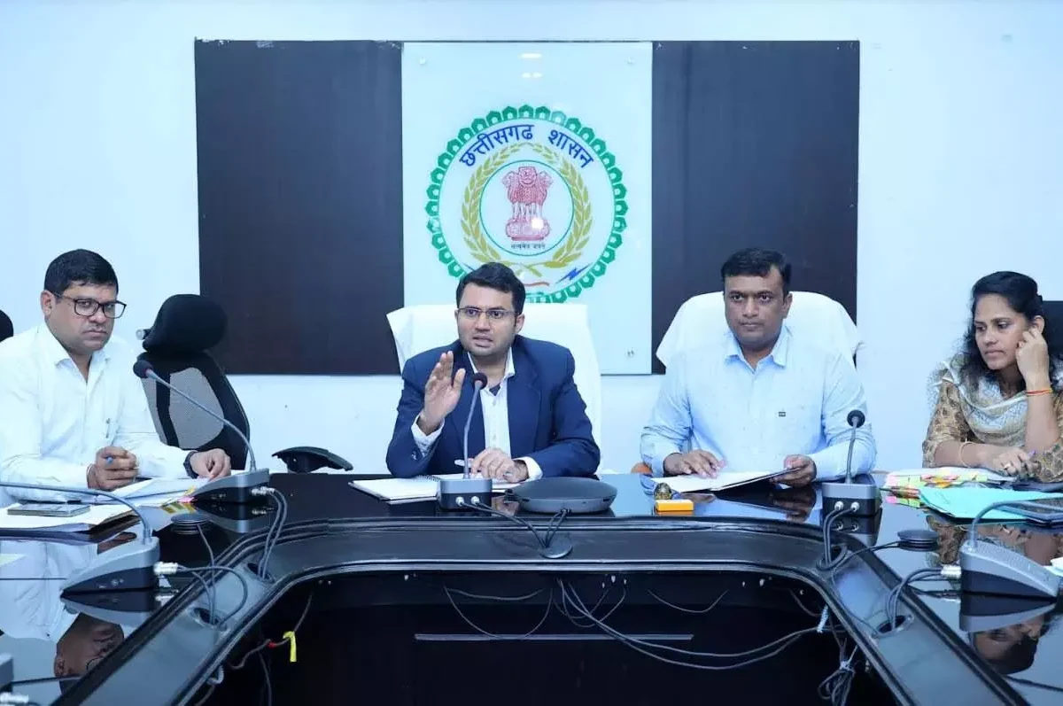 रायगढ़ में कानून व्यवस्था की समीक्षा बैठक! कलेक्टर ने मेडिकल संस्थानों की सुरक्षा पर जोर दिया!