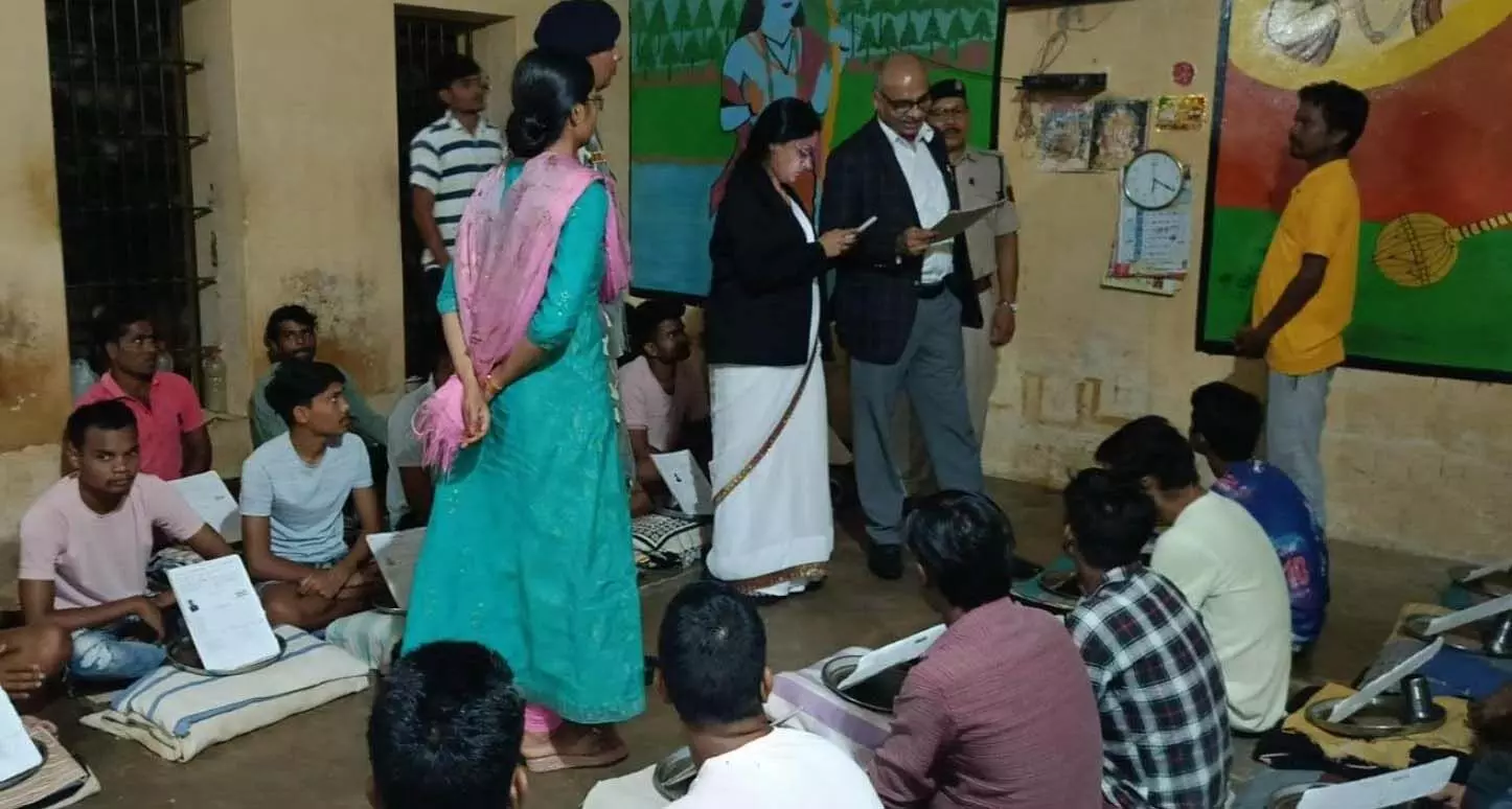 रायगढ़ के प्रधान जिला न्यायाधीश ने सारंगढ़ उप जेल का किया निरीक्षण, बंदियों को दी गई विधिक सहायता की जानकारी