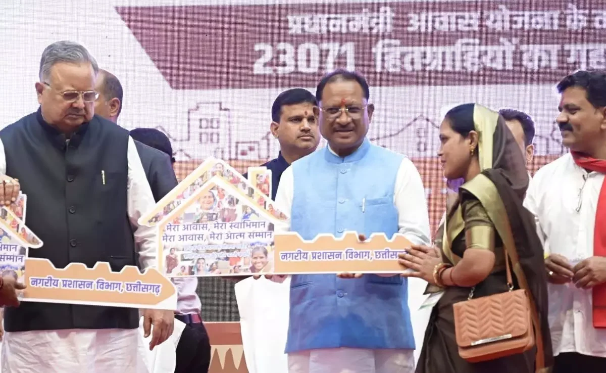 रायपुर: प्रधानमंत्री मोदी का जन्मदिन: 5 लाख से अधिक परिवारों को मिला PM आवास योजना का तोहफा, छाया चित्र प्रदर्शनी का हुआ शुभारंभ