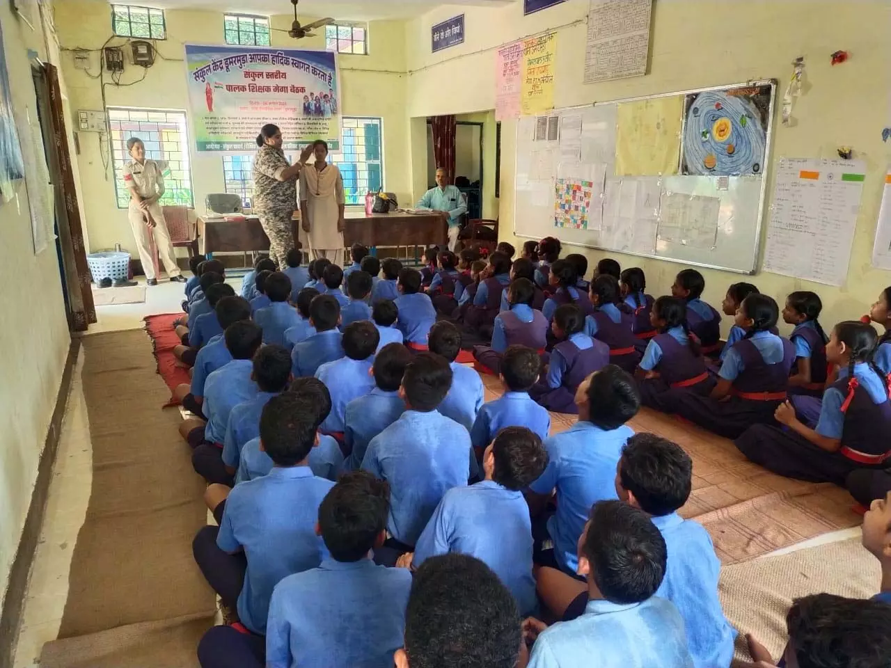 रायगढ़ पुलिस का शानदार प्रयास: बच्चों को सुरक्षा और यातायात नियमों के बारे में जागरूक किया गया!