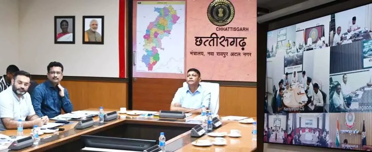छत्तीसगढ़: मुख्य सचिव ने नक्सल प्रभावित क्षेत्रों में विकास कार्यों की की समीक्षा!
