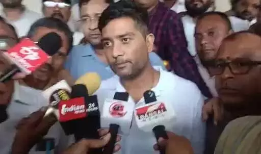 भिलाई में चैतन्य बघेल से 4 घंटे पूछताछ, पुलिस ने मोबाइल जब्त किया