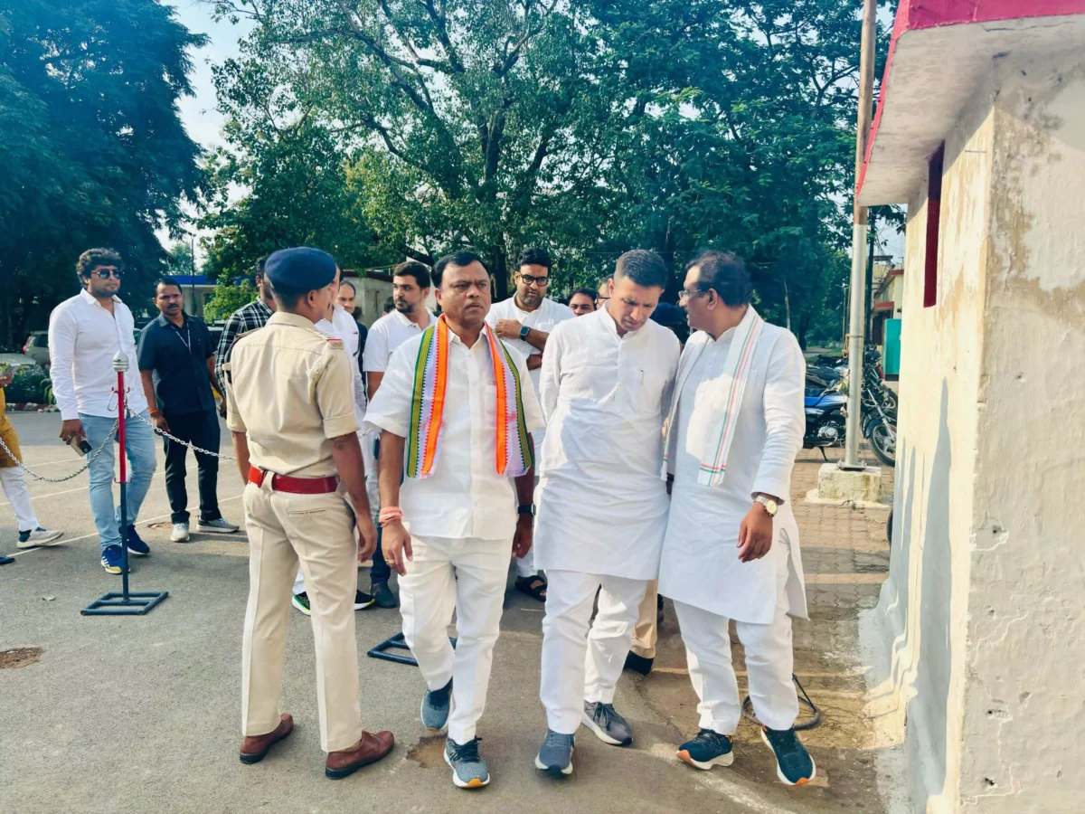 रायपुर: बलौदाबाजार हिंसा मामले में जेल में बंद विधायक देवेंद्र यादव से मिले मध्यप्रदेश के पीसीसी चीफ जीतू पटवारी, भाजपा पर साधा निशाना