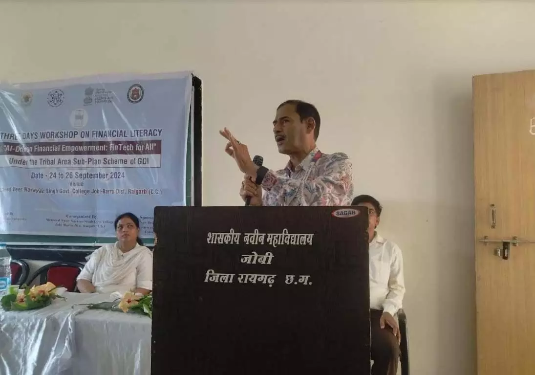 रायगढ़: जोबी महाविद्यालय में वित्तीय साक्षरता कार्यशाला, छात्रों को सरकारी योजनाओं और सुरक्षित वित्तीय प्रबंधन की जानकारी दी गई