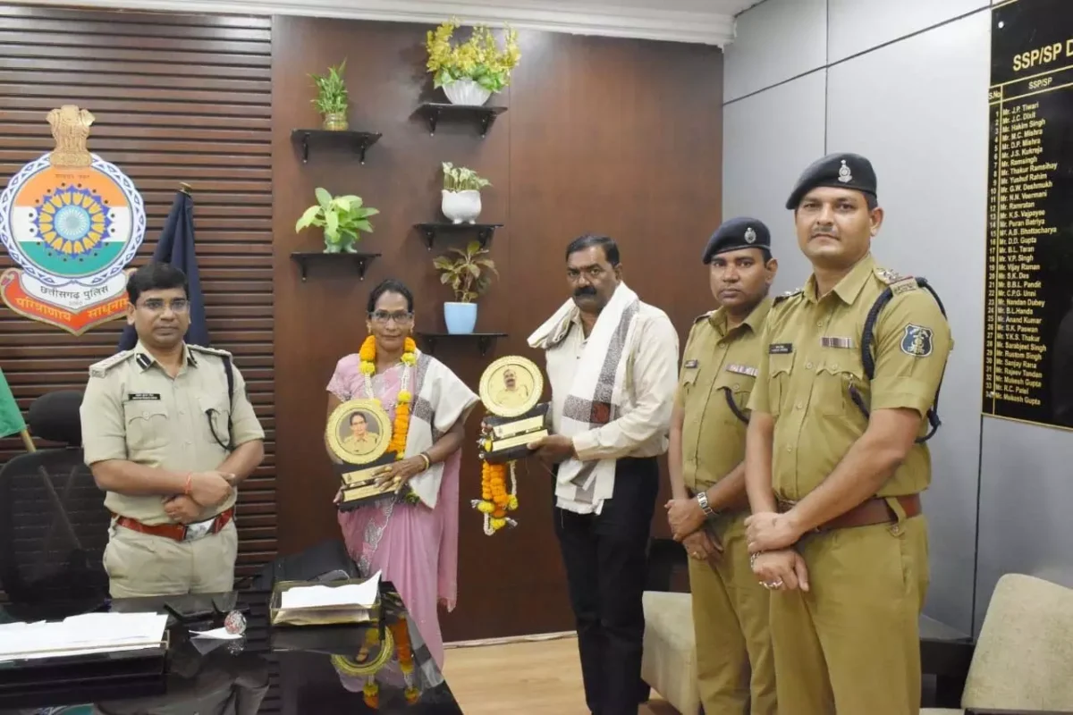 रायपुर पुलिस में लंबी सेवा देने वाले अधिकारियों/कर्मचारियों को विदाई