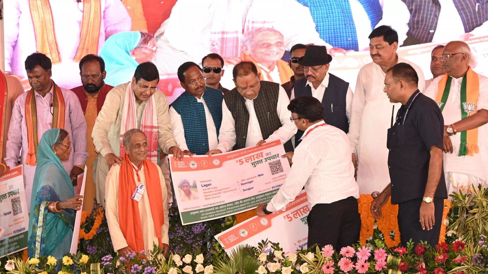 मुख्यमंत्री साय ने वृद्धजन दिवस पर सूरजपुर में सौंपे आवास, हितग्राहियों के चेहरे खिले