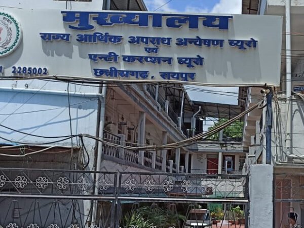 🚨 कस्टम मिलिंग स्कैम: अनवर ढेबर के करीबी दीपेन चावड़ा पर EOW का शिकंजा, ₹20 करोड़ की अवैध वसूली के सबूतों के साथ कोर्ट में चालान पेश