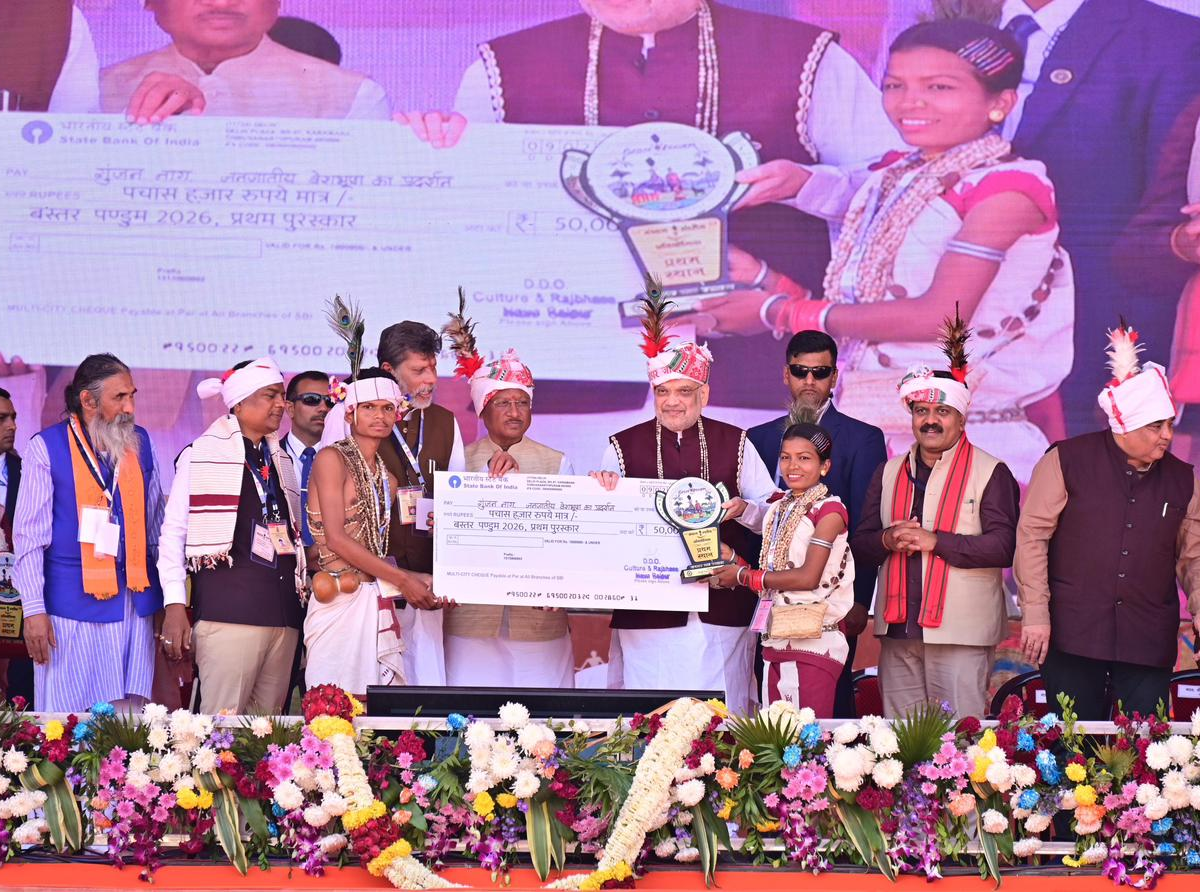 बस्तर पांडुम 2026: अमित शाह ने देखा जनजातीय गौरव, पर जमीनी स्तर पर कलाकारों को बाजार का इंतजार