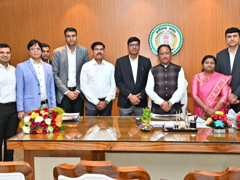 रायपुर: राज्य सेवा से IAS बने 8 अधिकारियों की मुख्यमंत्री से भेंट, जमीनी चुनौतियों पर चर्चा