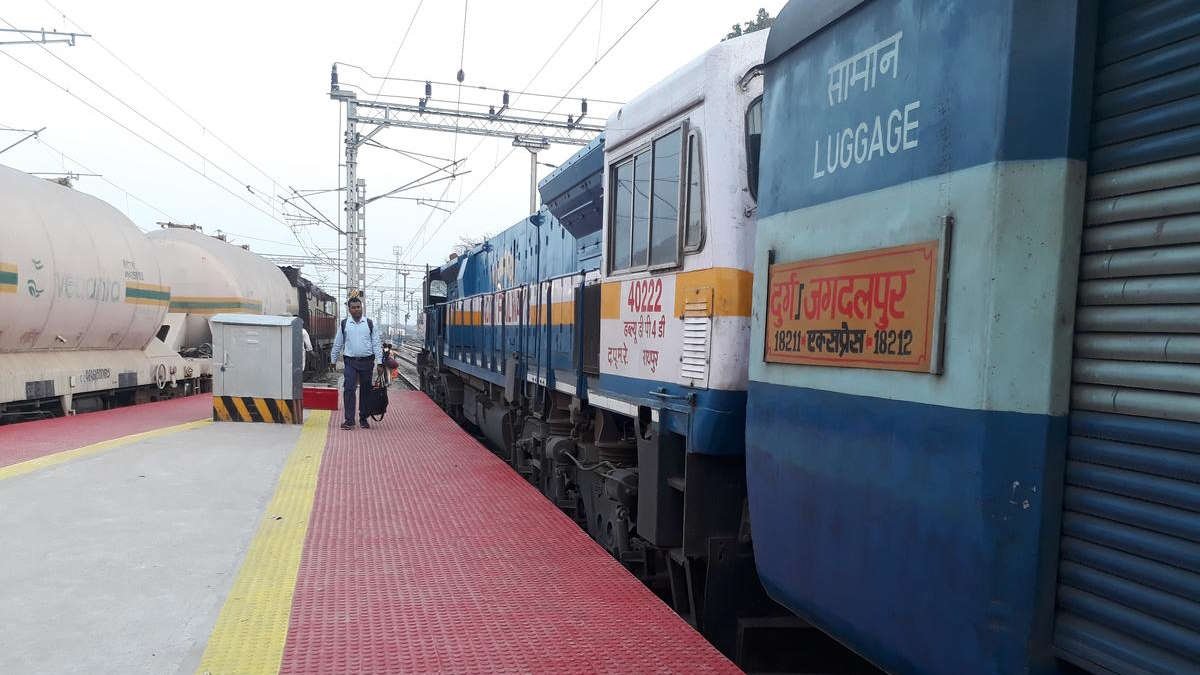 जगदलपुर-दुर्ग इंटरसिटी: 6 साल से पटरी से उतरी उम्मीदें, बस्तर की जेब पर भारी पड़ रहा सफर