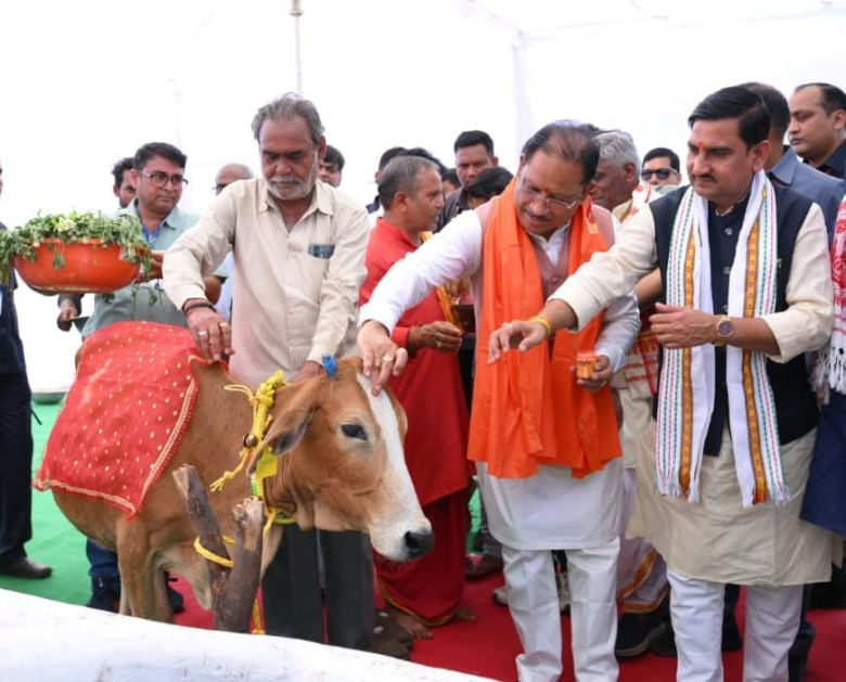 बिलासपुर के तखतपुर में 'सुरभि गौधाम' योजना का आगाज, क्या सड़कों से हटेंगे आवारा पशु?